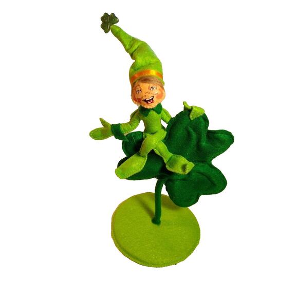 ANNALEE St Patrick's Day Doll Irish Leprechaun Giant Shamrock Vintage Kitsch - Picture 1 of 8